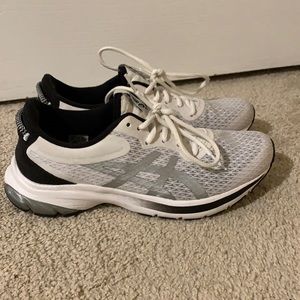 Size 8 Women’s Asics Gel-Kumo Lyte 2